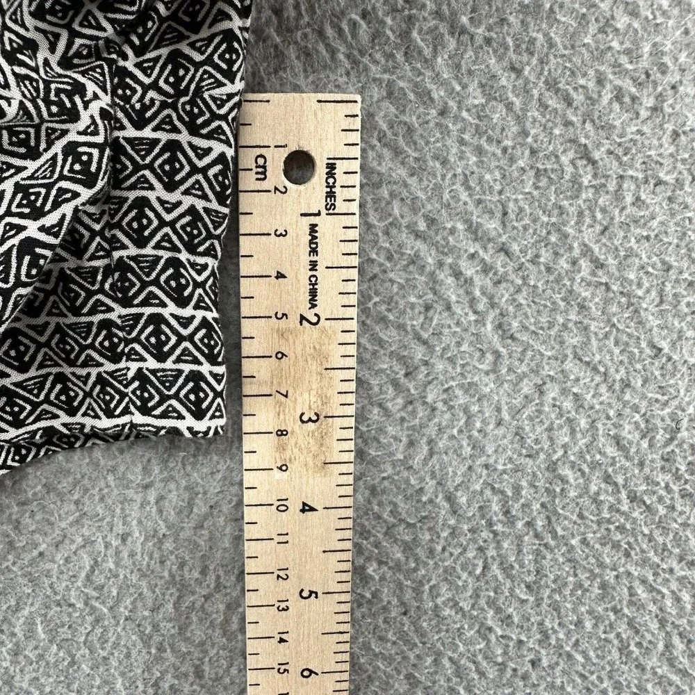 H&M Shorts Women's 8 Black & White Aztec Print Wide Leg Casual Shorts Size‎ 8